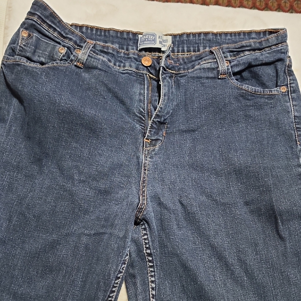 Signature  Levi Strauss & Co.  MISSES  SIZE 16 MEDIUM Jeans - Indigo BOOTCUT.